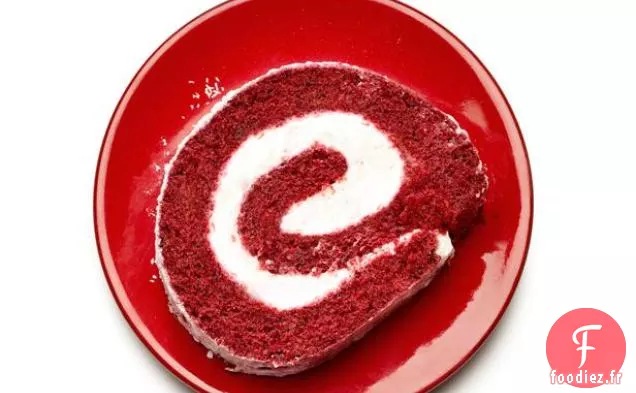 Rouleau de gâteau aux cerises et velours rouge