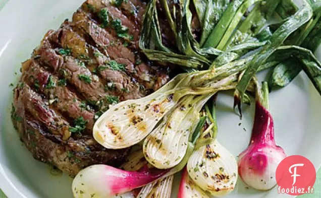 Oignons de Printemps grillés et Entrecôte