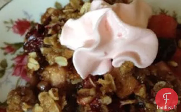 Croustillant traditionnel aux pommes et aux canneberges