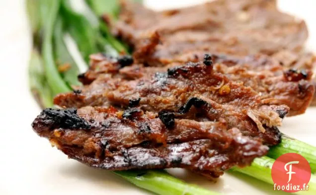 Steak de Jupe Grillé Asiatique et Oignons Verts Carbonisés