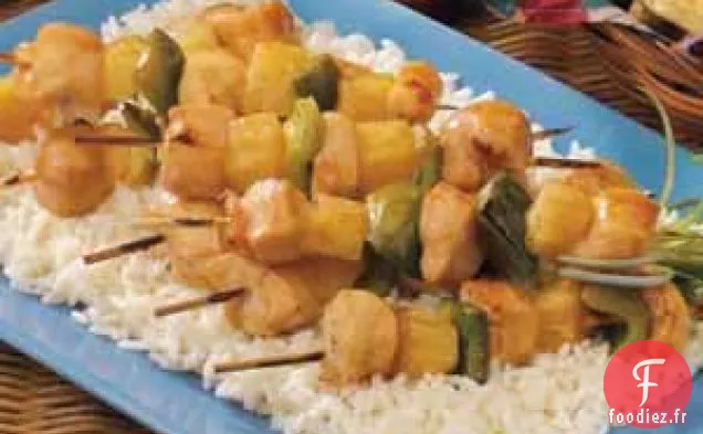 Brochettes de poulet glacées aux prunes