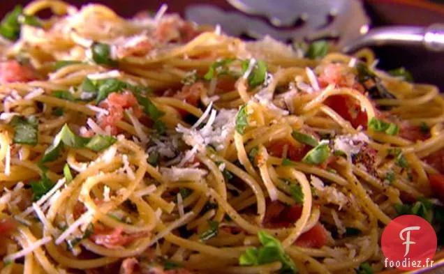 Spaghetti aux grains entiers avec pecorino, prosciutto et poivre (automne)