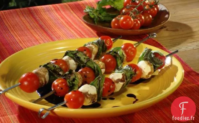 Brochettes Insalata Caprese avec réduction de vinaigre balsamique et pâte Eros Pista