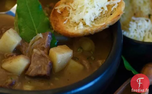 Bouillon De Queue De Bœuf Et D'Oignon Rôti