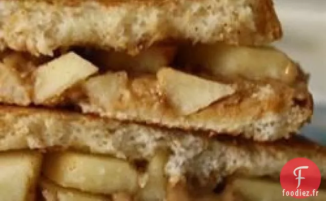 Sandwichs grillés aux pommes et au beurre de cacahuète