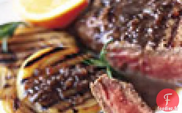 Steak Grillé Et Oignons Au Romarin - Sauce Au Beurre Balsamique