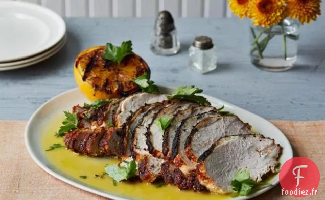 Poitrine de dinde en saumure avec sauce aux épices espagnoles et sauce à l'orange aigre