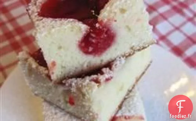 Gâteau éponge glacé aux cerises