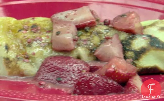 Crêpes Zinfandel aux fraises et à la rhubarbe
