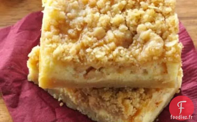 Barres de gâteau au fromage et aux pommes et au caramel