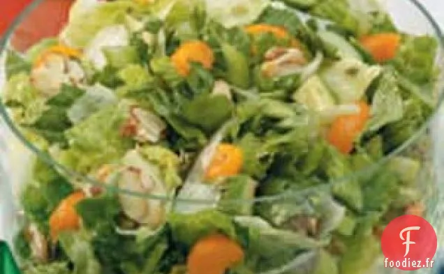 Salade mélangée aux amandes et à l'orange
