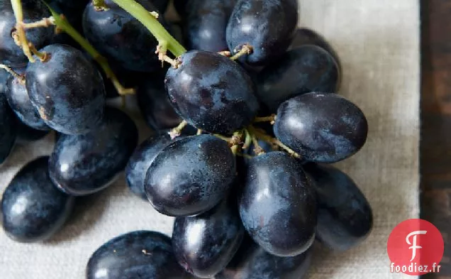Purée De Raisin Rôtie Et Pain À L'Oignon Blanc Caramélisé