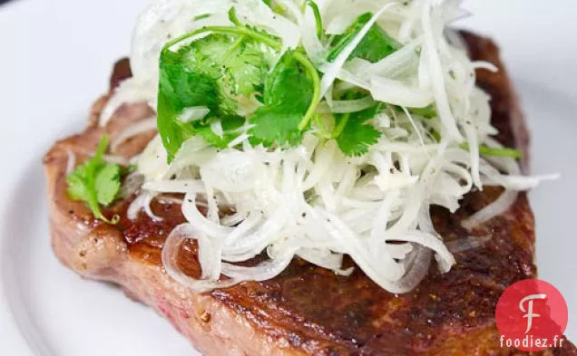 Porterie Sous Vide Avec Salade D'Oignons Apprivoisés