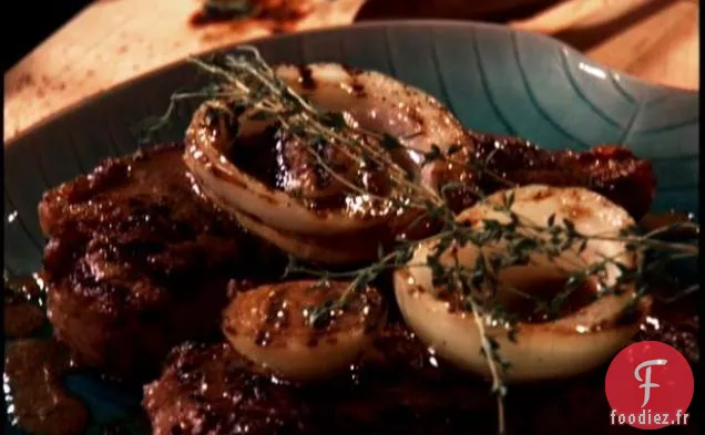 Steak grillé et Oignons Vidalia à la Moutarde - Vinaigrette Worcestershire