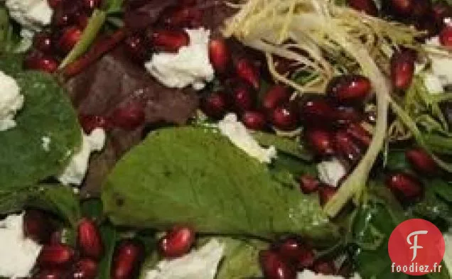 Salade de feta à la grenade et vinaigrette au citron et à la dijon