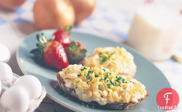 Oignons dorés et Œufs sur Pain grillé
