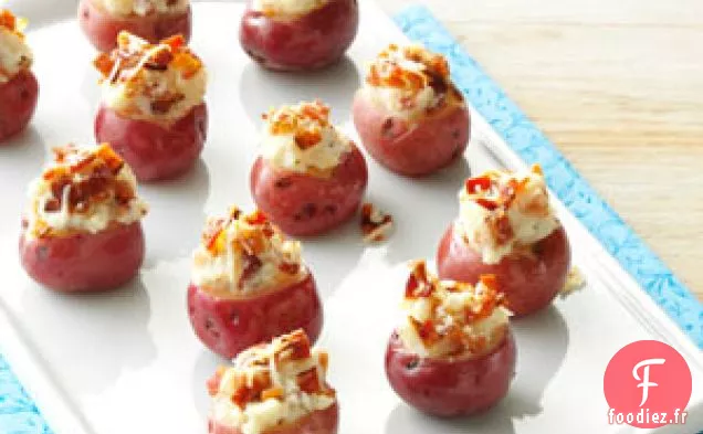 Petites pommes de terre rouges farcies