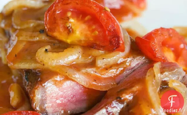Steak Poêlé À La Sauce Tomate Aigre-Douce Et À L'Oignon