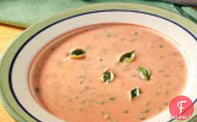 Soupe crémeuse aux tomates et au basilic