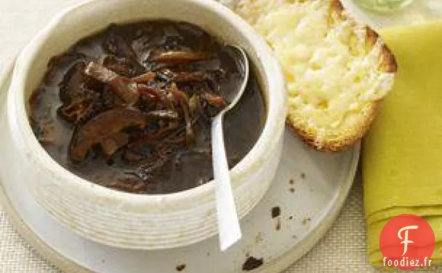 Soupe À L'Oignon Et Aux Champignons Sauvages