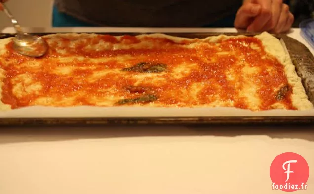 Pizza Blanche À La Ricotta, Tomate Séchée Et Oignons Verts