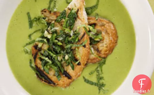 Soupe Aux Oignons Nouveaux Et Aux Pois Avec Crostino À Rampe