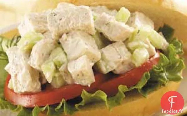 Sandwichs à la salade de poulet et de concombre