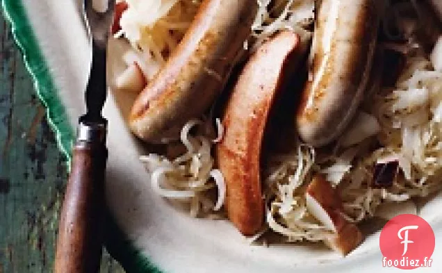 Saucisses Allemandes Aux Pommes, Choucroute Et Oignon