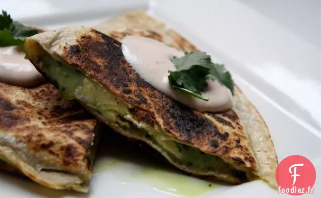 Quesadillas Aux Œufs Brouillés Avec Oignons Caramélisés Et Champignons
