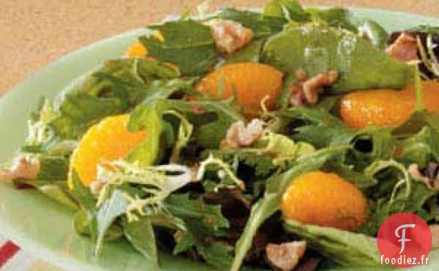 Salade verte mélangée à la mandarine