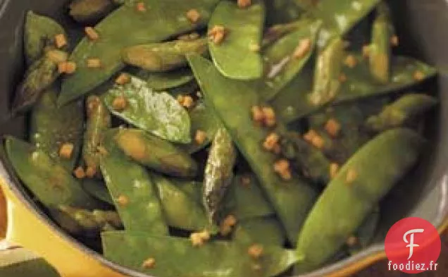 Sauté d'asperges aux pois mange-tout