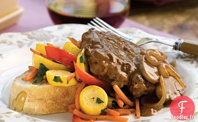 Steak De Hamburger Avec Sauce Aux Oignons Doux Et Aux Champignons