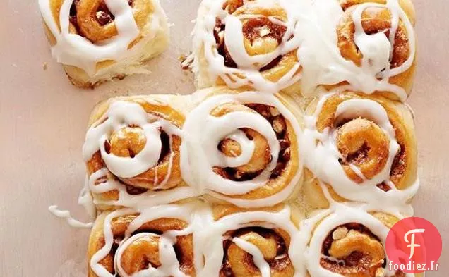 Petits pains aux noisettes et à la cannelle