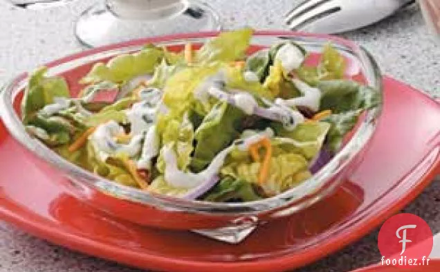 Salade mélangée au bacon et à la ciboulette
