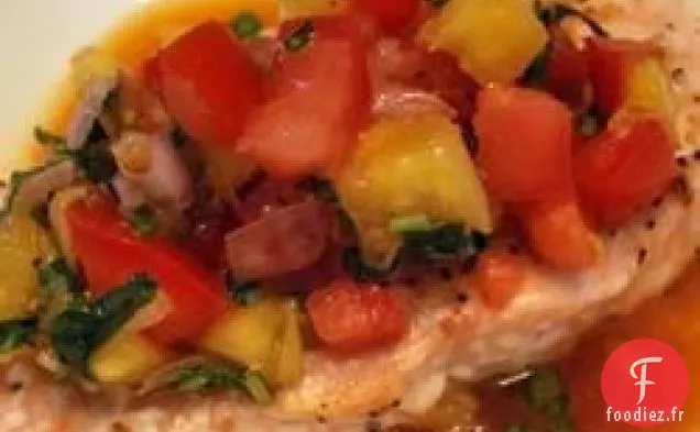 Saumon avec salsa d'ananas et de tomates