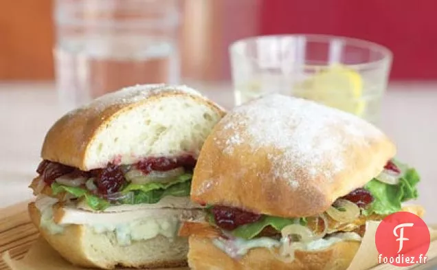 Sandwichs à la Dinde aux Échalotes, aux Canneberges et au Fromage Bleu