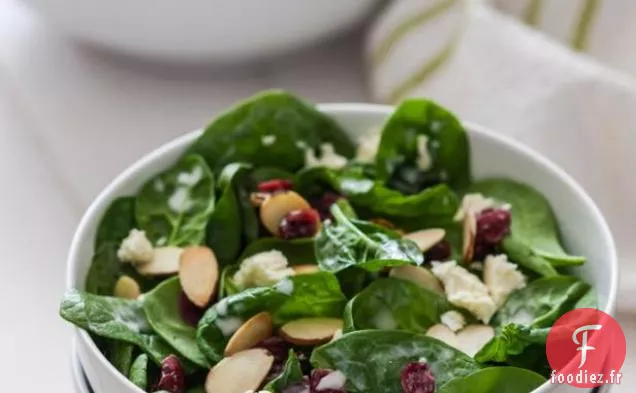 Salade d'épinards, canneberges et amandes