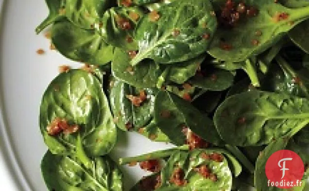 Salade D'Épinards Flétris Aux Échalotes Caramélisées