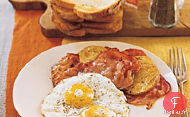 Bacon Irlandais Avec Pommes De Terre Rôties, Échalotes Et Thym