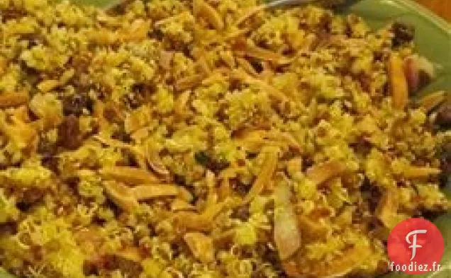 Quinoa aux agrumes au curry, raisins secs et amandes grillées