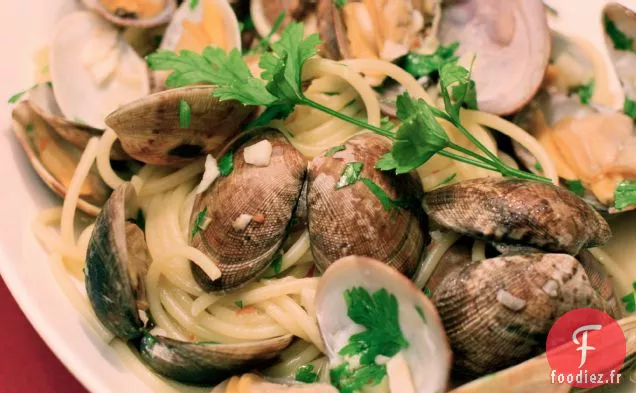 Spaghettis Et Palourdes À La Sauce Au Vin Blanc