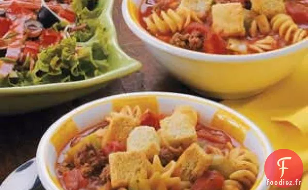 Soupe de pâtes aux tomates et au bœuf