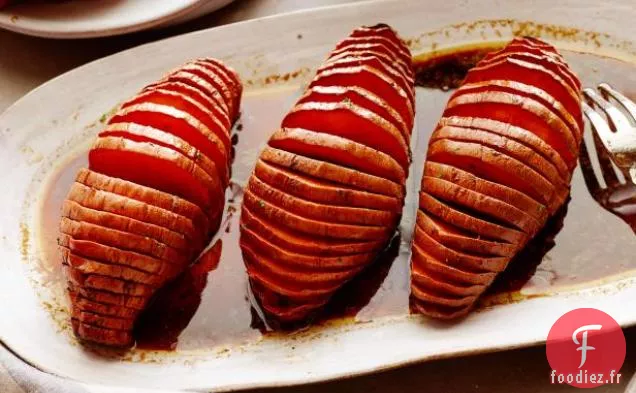 Patates douces Hassleback grillées avec beurre de mélasse et de muscade