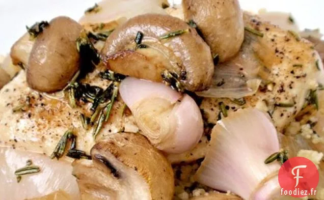 Poulet Rôti À La Poêle Aux Champignons Et Au Romarin