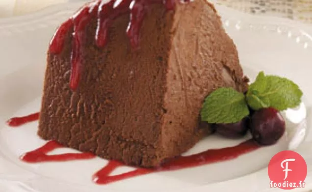 Mousse au chocolat avec sauce aux canneberges
