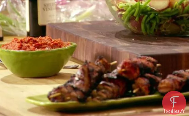 Brochettes de porc au romesco
