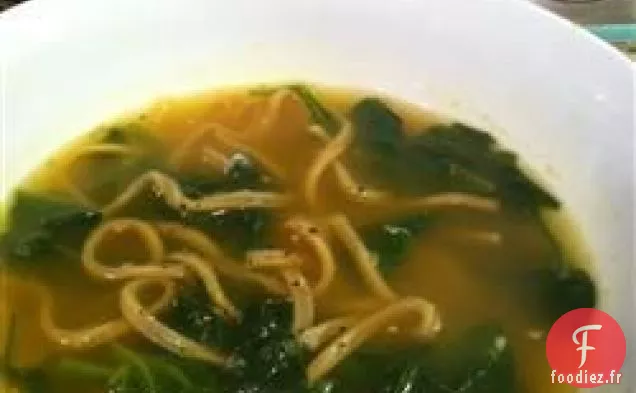 Soupe à l'ail et aux épinards
