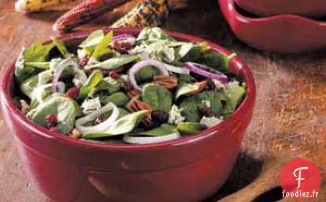 Salade d'épinards, canneberges et pacanes