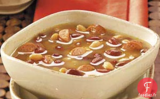 Soupe aux haricots hot-dog