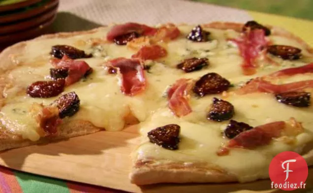 Pizza aux quatre fromages, figues et prosciutto
